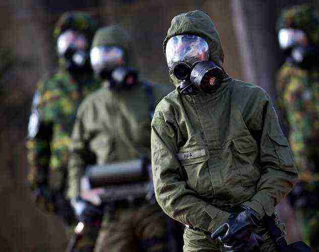 Guerra in Ucraina, per Zelensky la Russia non esclude che la Russia possa ricorrere all’uso di armi chimiche