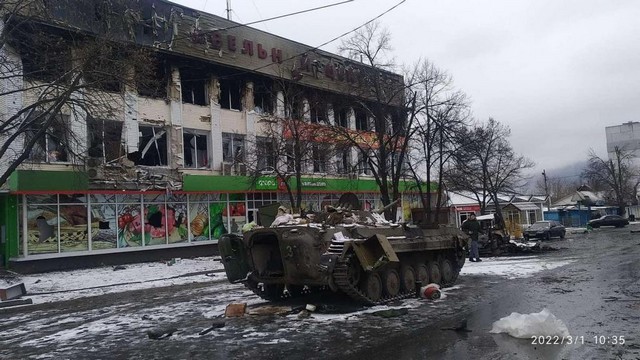 Guerra in Ucraina, le bombe russe devastano il reparto di oncologia dell’ospedale di Chernihiv