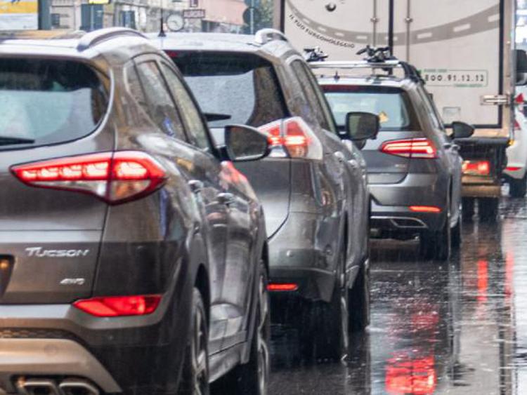 Revisione auto, costo e scadenza: cosa succede se viene fatta in ritardo?