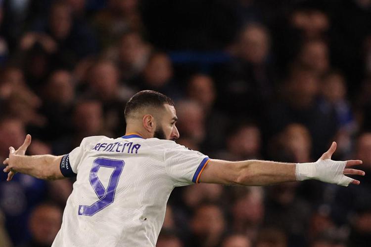 Calcio, il Real Madrid batte 3-1 il Chelsea con tre reti di Benzema nei quarti di Champions League