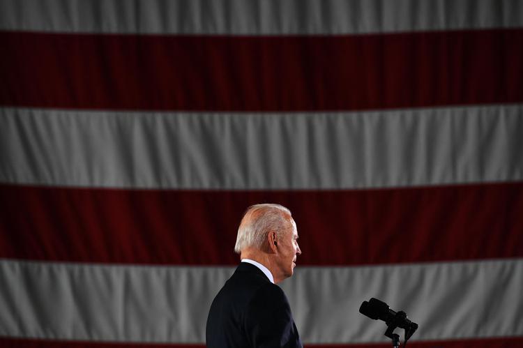 Guerra in Ucraina, nuovo duro attacco di Biden a Putin: “Non ha solo invaso l’Ucraina ma ha fatto molto di più, è un macellaio”