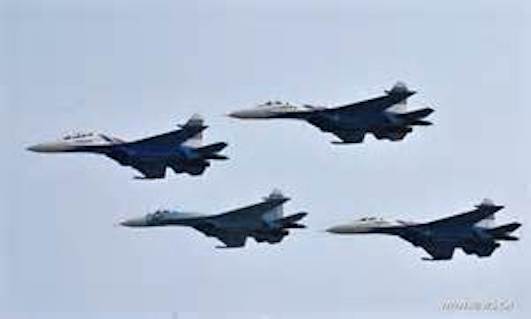 Guerra in Ucraina, cambia la strategia dell’aviazione russa che eviterebbe lo scontro diretto con i caccia ucraini
