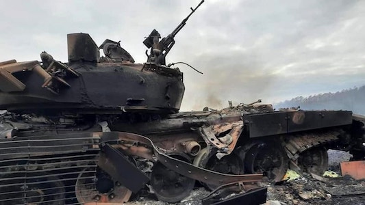 Guerra in Ucraina, le perdite russe: 21mila soldati, 151 elicotteri, 172 aerei, 829 tank, 8 navi e 393 cannoni