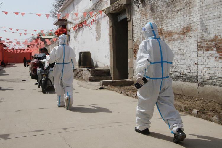 Cina, la la polizia ha fatto irruzione in una casa di preghiera e ha arrestato sette cristiani per violazioni alle norme anti-assembramento