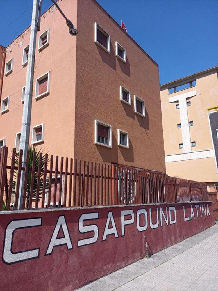 Latina, CasaPound lascia l’immobile dell’Enel occupato dal dicembre 2006