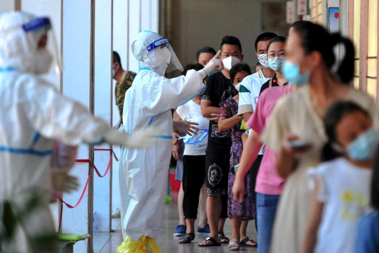Covid, a Shanghai altri 12 decessi e quasi tremila nuovi contagi