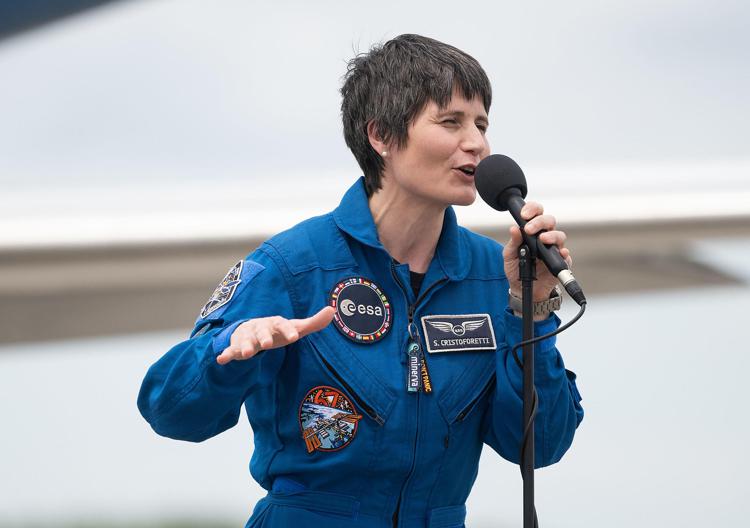 Florida, ultime manovre per il lancio della navetta Dragon Freedom di SpaceX con Samantha Cristoforetti