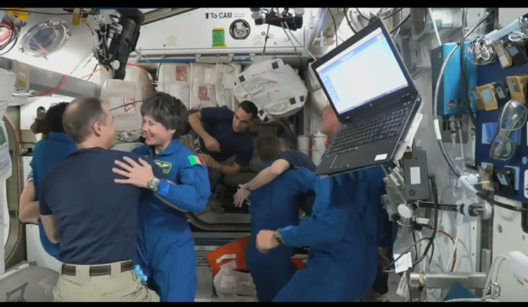 Samantha Cristoforetti e i suoi colleghi della Nasa sono a bordo della Stazione Spaziale Internazionale