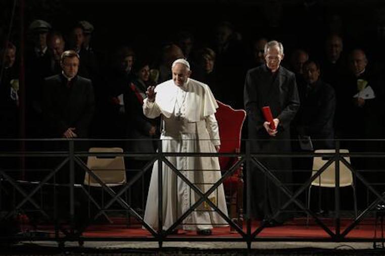 Roma, dopo due anni per la Pasqua torna il rito della Via Crucis al Colosseo