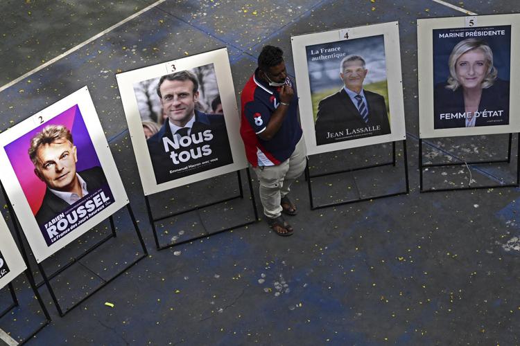 Francia, seggi aperti per le elezioni presidenziali: la sfida all’ultimo voto tra Macron e la Le Pen