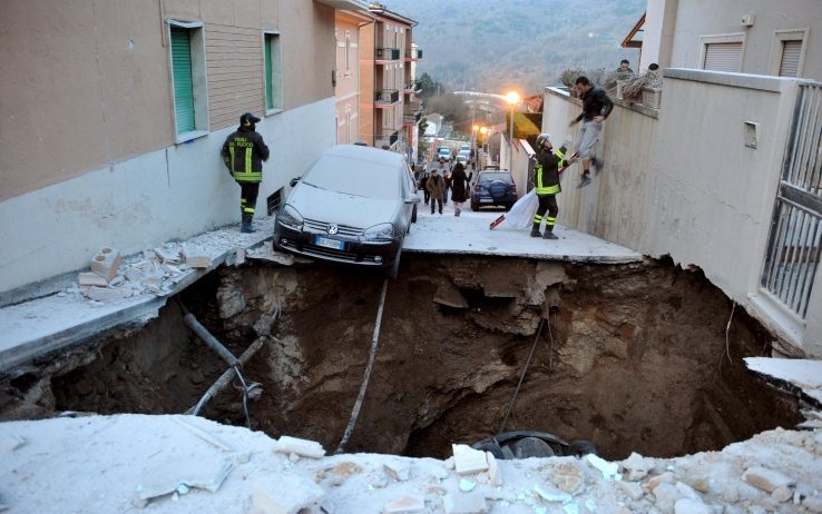 Abruzzo, 13 anni fa la tragedia del terremoto che devastò l’Aquila e altri centri abitati: 309 le vittime