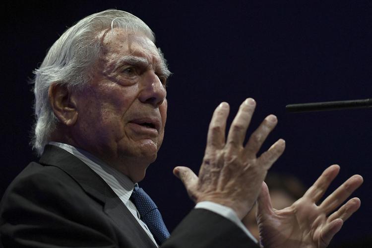 Madrid, ricoverato in ospedale l’86enne scrittore premio Nobel Mario Vargas Llosa
