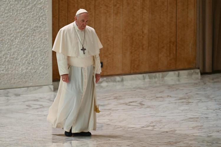Guerra in Ucraina, il dolore di Papa Francesco: “Sono le tante guerre dimenticate, che di tanto in tanto ricompaiono davanti ai nostri occhi disattenti”