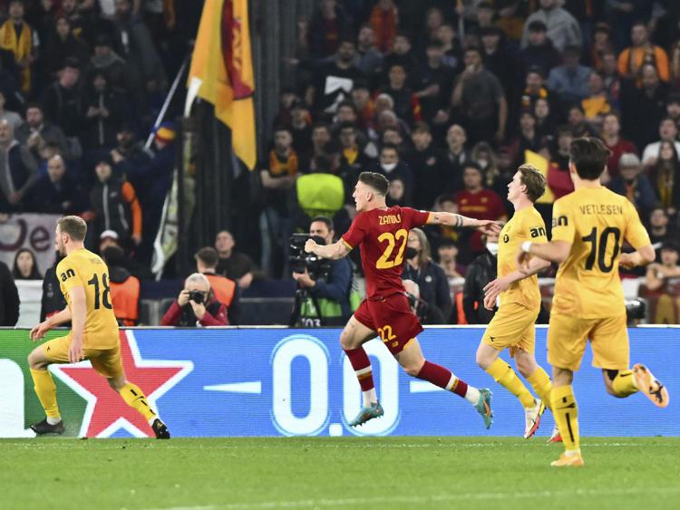 Calcio, impresa della Roma in Conference League: 4-0 al Bodo. Ora sono in semifinale contro il Leicester