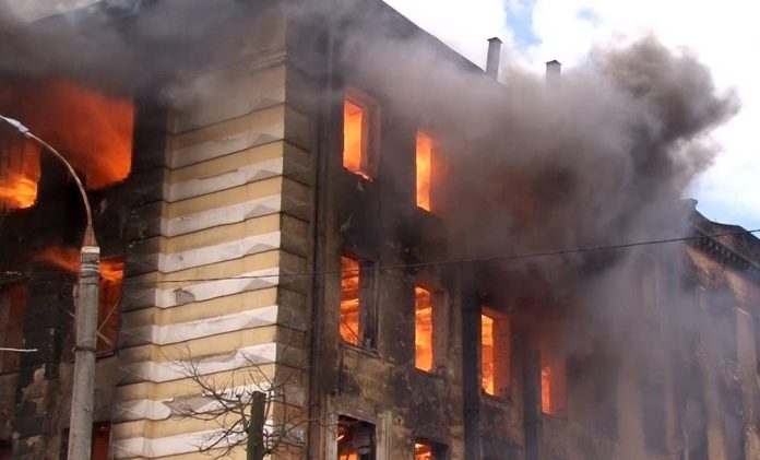 Russia, spento l’incendio all’Istituto di difesa aerospaziale a nord ovest di Mosca: sei le vittime