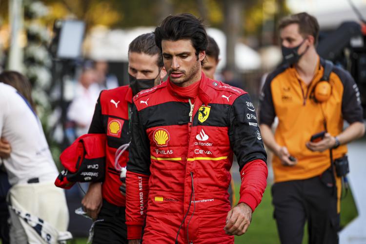 Formula 1: il pilota Carlos Sainz rimarrà alla Ferrari sino al 2024