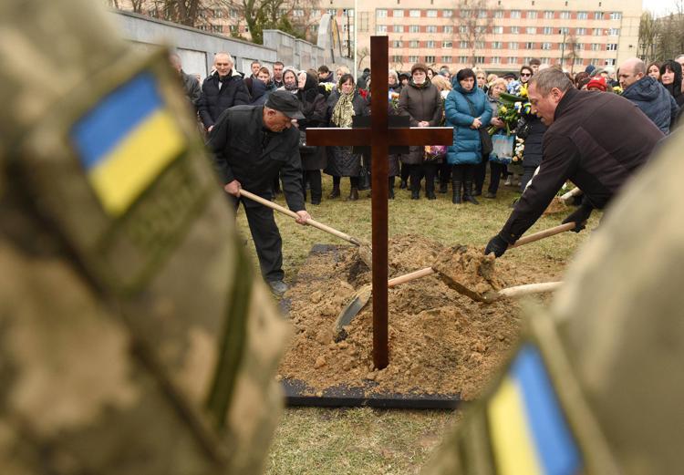 Guerra in Ucraina, Kiev accusa Mosca: “I soldati russi usano i civili come scudi umani per proteggersi”