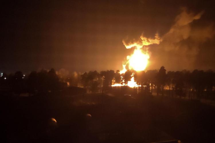 Russia, grande incendio in un deposito di carburante a Bryansk