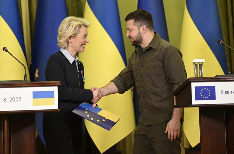 L’incontro Zelensky-von der Leyen: “Qui comincia il cammino dell’Ucraina verso l’Ue”