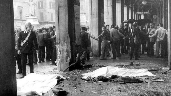 Brescia, il presidente Mattarella ricorda la strage in piazza della Loggia: “Il Paese intero rispose con fermezza”