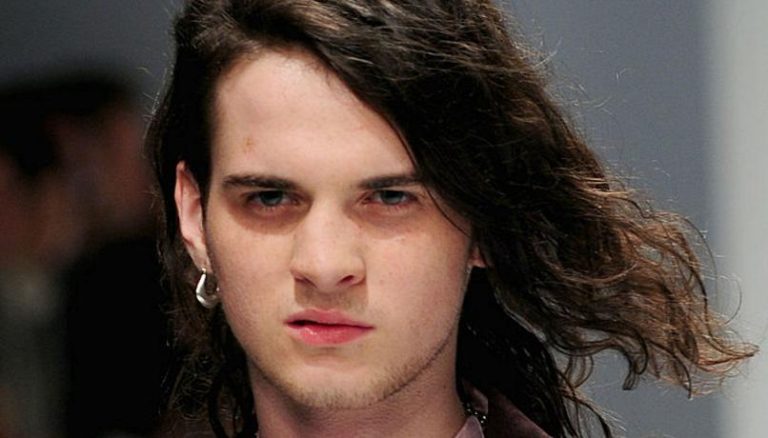 Musica, ennesima tragedia per il cantante Nick Cave: è morto suo figlio Jethro di 30 anni