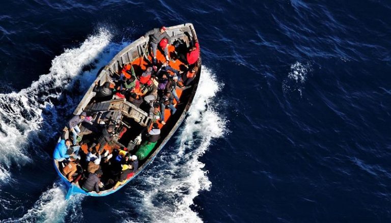Tunisia, naufragio di un barcone: dispersi 76 migranti