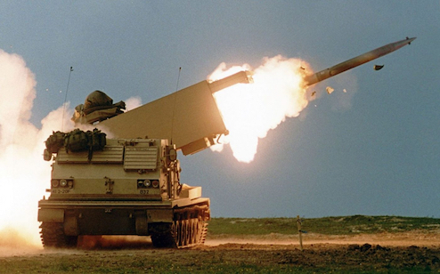 Guerra in Ucraina, Kiev riceverà dagli Usa il potente lanciarazzi multiplo a lungo raggio MLRS: l’ira di Mosca