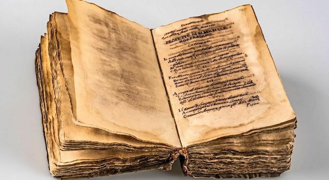 Roma, dopo quasi vent’anni ritrovato un libro manoscritto di Nostradamus