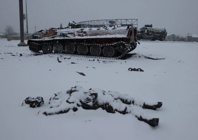 Guerra in Ucraina, secondo Kiev i russi abbandonano i cadaveri dei loro soldati