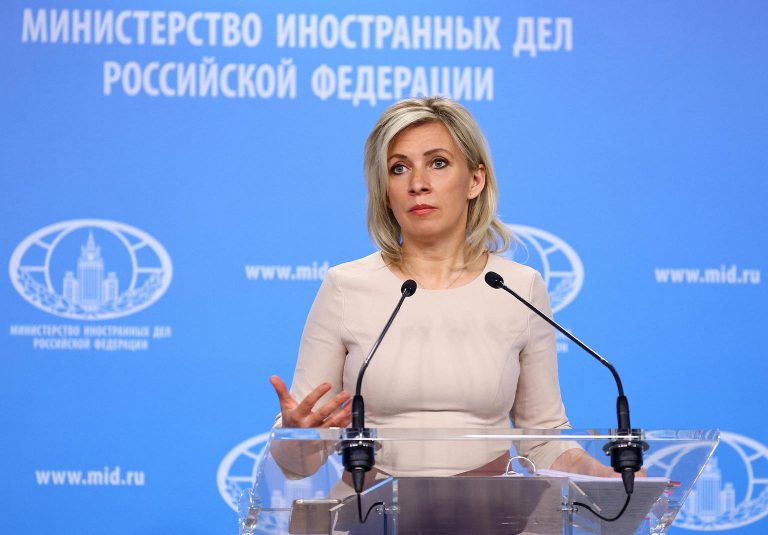 Guerra in Ucraina, parla la portavoce Zakharova: “Più gli Usa appoggiano Kiev e più sarà difficile la pace”