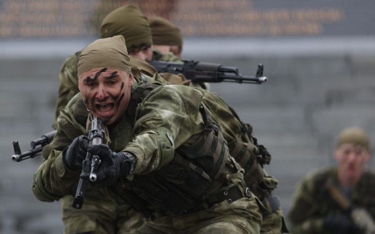 Russia, il Parlamento abolisce il limite di età per i militari