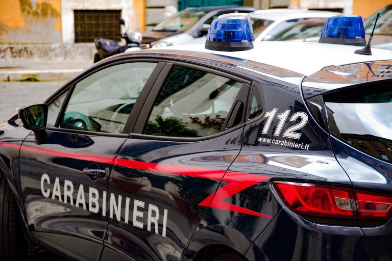Latina, è positiva alla cocaina la bimba di 2 mesi abbandonata nell’autovettura dai genitori e salvata dai carabinieri