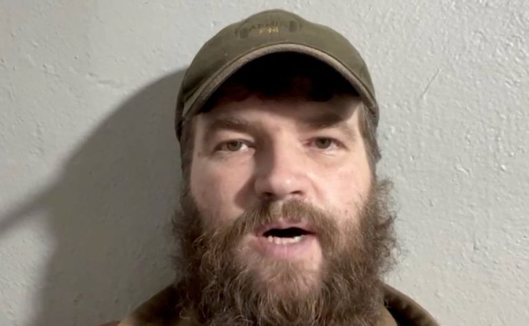 Guerra in Ucraina, il vicecomandante Azovstal ribadisce: “Nell’acciaieria non ci sono più civili”