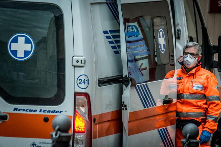 Taranto, tragedia in un cantiere: un operaio si è reciso l’arteria femorale mentre stava tagliando una lameria. E’ morto in Ambulanza