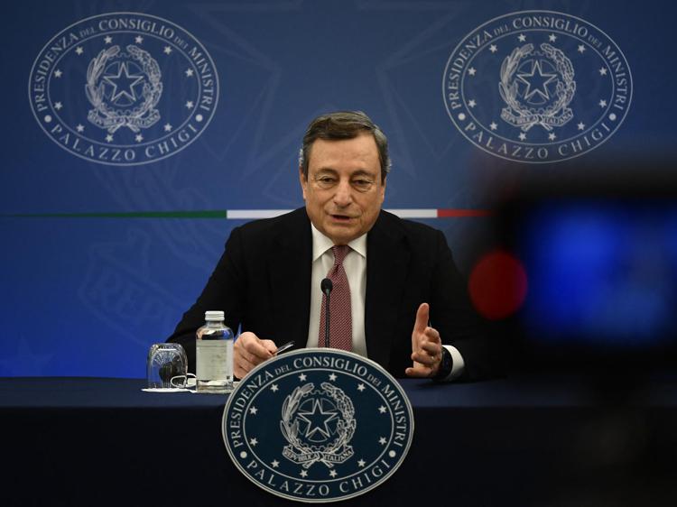 Guerra in Ucraina, per il premier Draghi “Bisogna continuare a sostenere Zelensky e premere per il cessate il fuoco”