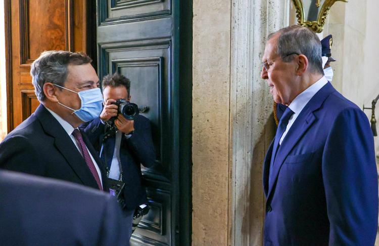 Per il Financial Times la guerra in Ucraina ha messo fine all’amicizia tra l’Italia e la Russia