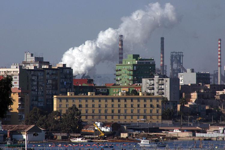 Taranto: è iniziato lo sciopero dei lavoratori dell’ex Ilva: “Siamo qui per far sentire la nostra voce”