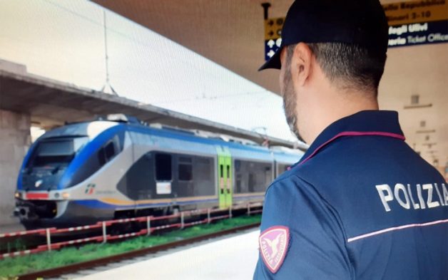 Roma, denunciato 25enne per aver imbrattato alcuni vagoni alla stazione Ostiense