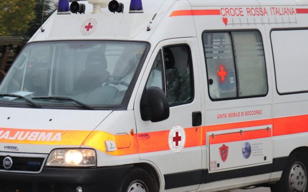 Roma, incidente stradale in via Tuscolan: morto un motociclista di 34 anni