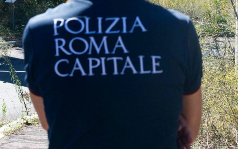 Roma, trasporto illegale di rifiuti con un camion: multato un 35enne rumeno