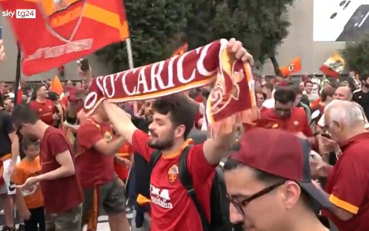 Roma, al Circo Massimo i tifosi giallorossi in delirio per la vittoria della Conference League