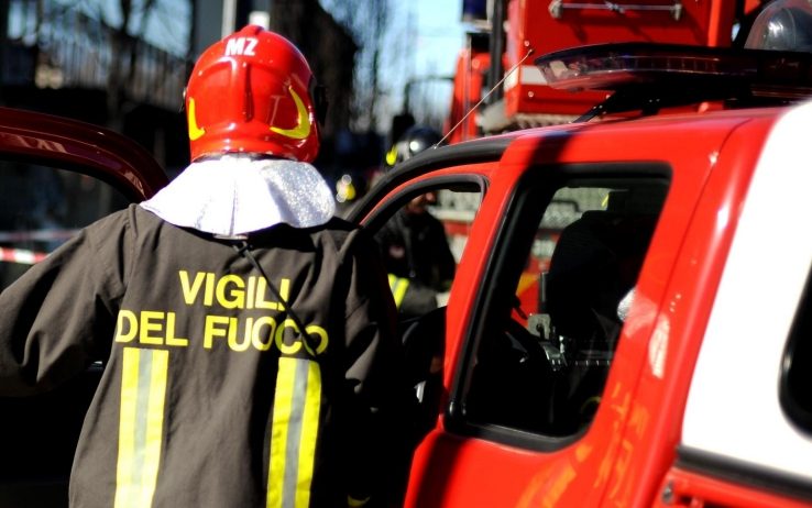 Roma, grosso incendio nella zona di Bravetta: in fiamme cinque ettari di terreni