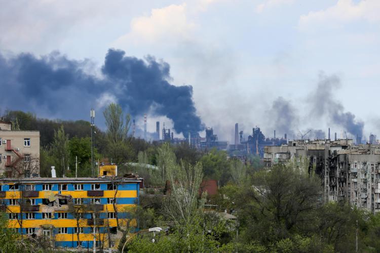 Guerra in Ucraina, continua l’assedio dell’esercito russo intorno l’acciaieria Azovstal