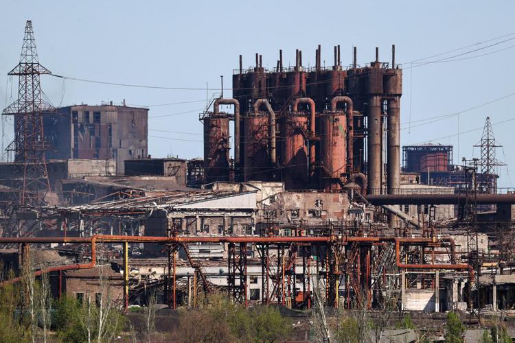 Guerra in Ucraina, i proprietari dell’acciaieria Azovstal chiederanno decine di miliardi di dollari alla Russia