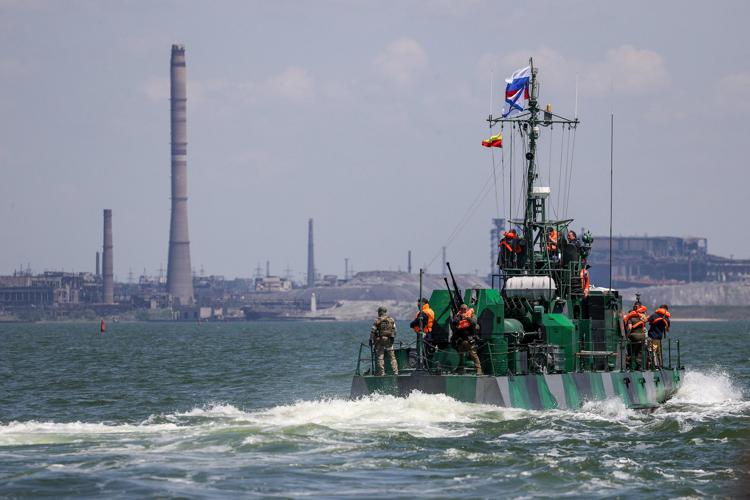 Ucraina, è salpata una nave cargo da Mariupol con un carico di metallo