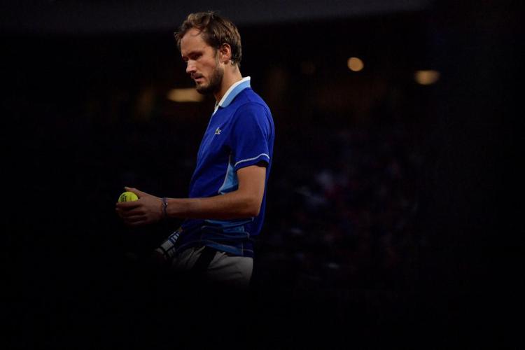 Tennis, al Roland Garros eliminati Medvedev e Sinner