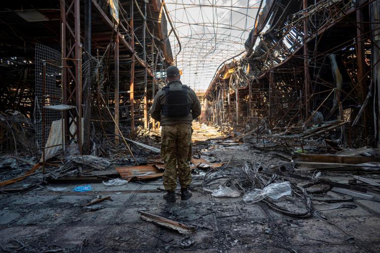 Guerra in Ucraina, aumentano i bombardamenti indiscriminati dei russi per riprendere l’avanzata nel Donbass