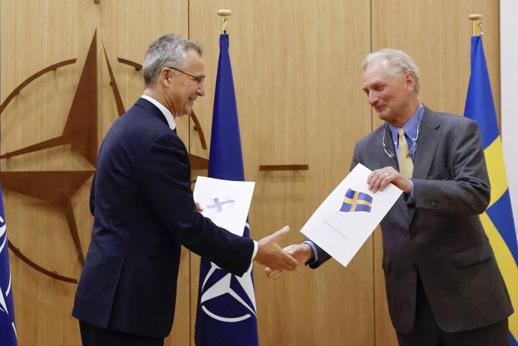 Svezia e Finlandia hanno presentato la loro domanda di adesione nella Nato