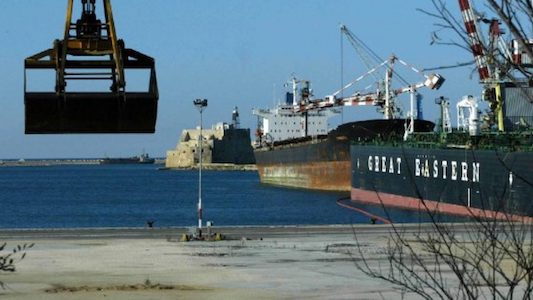 L’Unione europea sta valutando una missione navale per esportare il grano dal paese