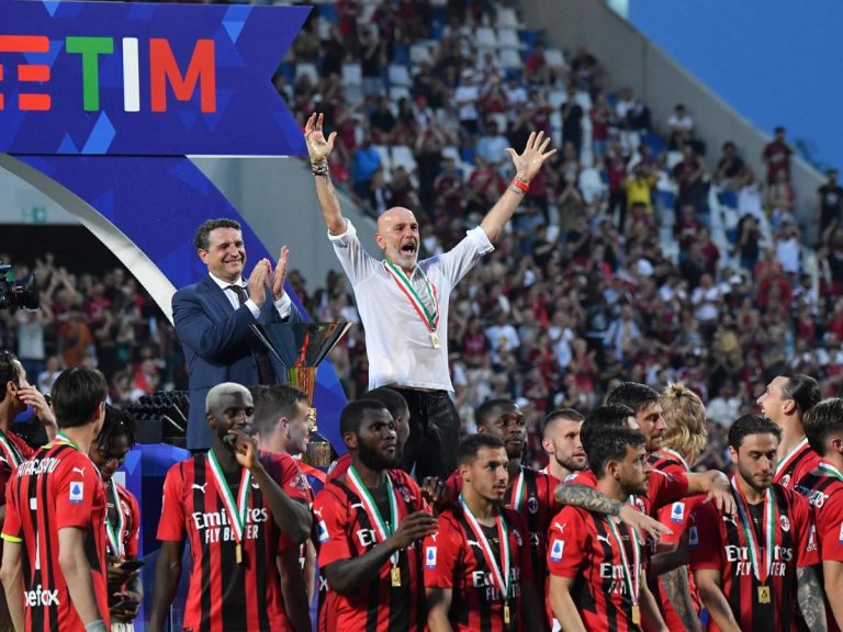 Milano, riconsegnata a Stefano Pioli la medaglia rubata il giorno della vittoria dello Scudetto§+